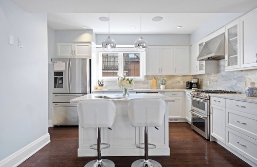 East York Casa | 15 Min to Downtown | Games Room | Private Parking | Private Backyard