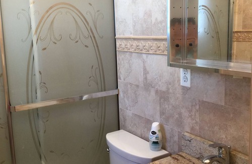 East Flushing Casa | 15 Min to Midtown on LIRR! 3-bed, 2 Full bath w Clotheswasher, Dryer, D/W.