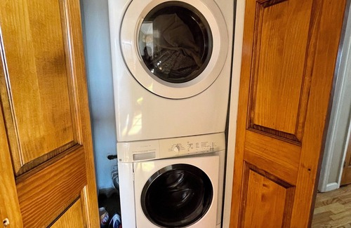 East Flushing Casa | 15 Min to Midtown on LIRR! 3-bed, 2 Full bath w Clotheswasher, Dryer, D/W.