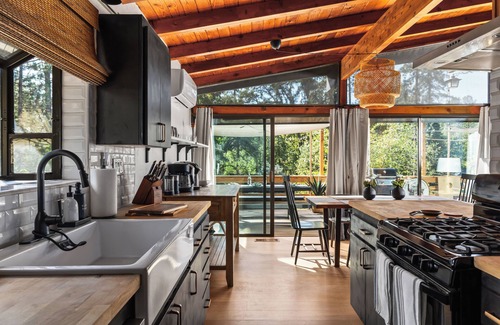 Yosemite Forks Cabina | 15 min to Yosemite, 9 min to Bass Lake Kid cabin w/ ht tb & game room, 1 dog max