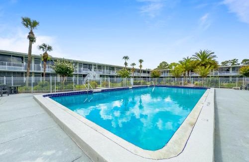 West Kissimmee Apartamento | 15 Mins from Disney World l Theme Room l Pool