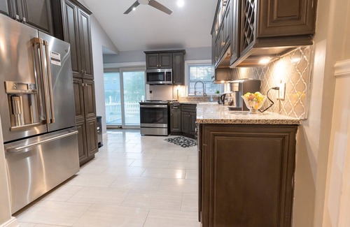 Aston Casa | 15 Mins From PHL International Airport - Modern Rancher Style Home in Chester PA