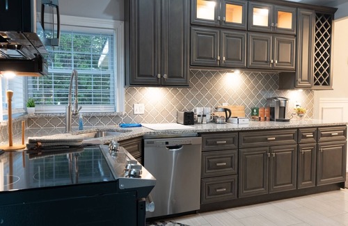 Aston Casa | 15 Mins From PHL International Airport - Modern Rancher Style Home in Chester PA