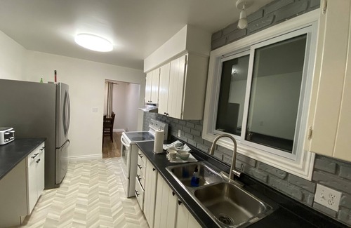Amherstview Casa | 15 minutes away from downtown and Thousand Island Ferry