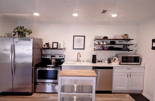 McMurray Cabaña | 15 minutes from the Nashville scene; enjoy our quiet suite for 2 or group of 4!