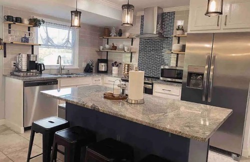 Morrow Casa | 15 Minutes to ATL! Mid-Century Modern Home Perfect for Family Fun