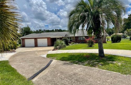 Crystal River Casa | 15 Minutes to the Gulf of Mexico! Beautiful home on Lake Rousseau