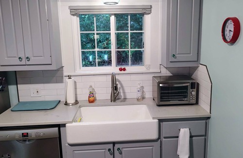 Covington Casa | NEW Monthly Rental! Charming, Cozy Renovated Cottage in Downtown, Covington
