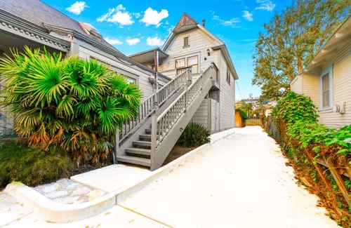 Ventura Casa | 25%Off Sept 1-4, Walk To Beach, Clean & Comfy Beds
