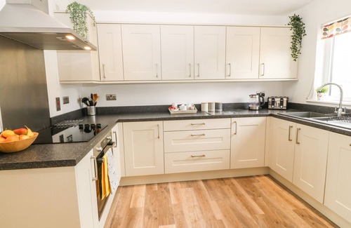 Brynteg Casa | 15 PARC DELFRYN, family friendly, with a garden in Benllech