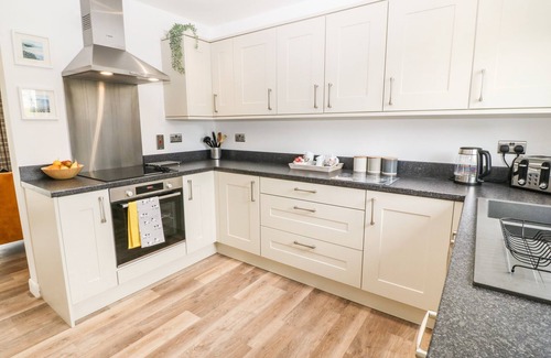 Brynteg Casa | 15 PARC DELFRYN, family friendly, with a garden in Benllech