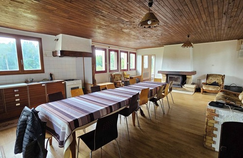 Eyrein Cabaña | 15-person gîte in Corrèze: 20 private hectares with forest, pond and river