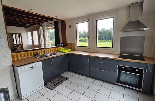 Eyrein Cabaña | 15-person gîte in Corrèze: 20 private hectares with forest, pond and river