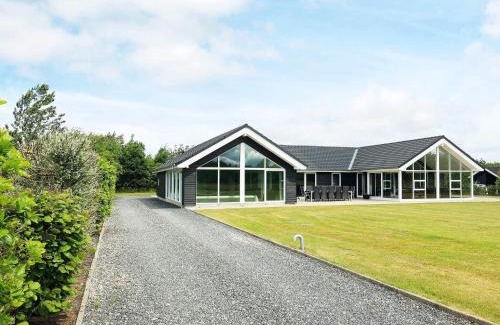 Sundstrup Casa | 15 person holiday home in Højslev