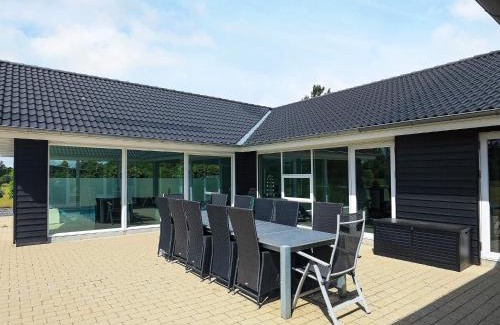 Sundstrup Casa | 15 person holiday home in Højslev