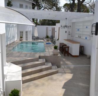 Woodmead Casa | 15 Woodmead Suites