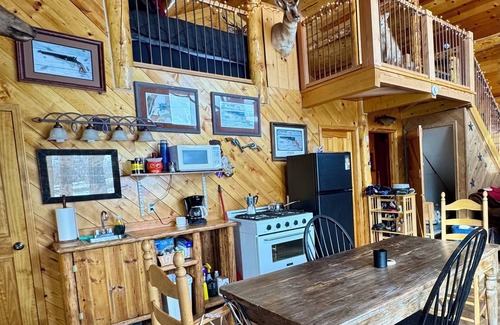Kelly Cabina | 150 acre Elk Track Ranch cabin and ranch Rentals 1hr to Jackson Hole Town Square