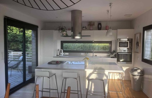 Landunvez Casa | 150 m² wooden family house with 3 terraces, close to the sea and surf spots!