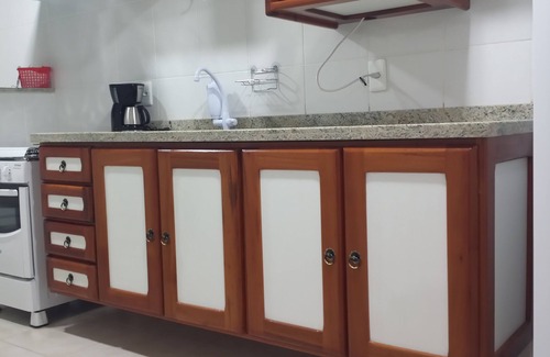 Prainha Apartamento | A 150 metros de la playa encantadora, Arraial do Cabo, 2 Qtos w / Aire Acondicionado