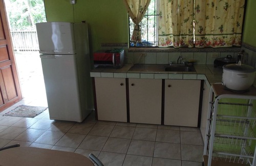 Rivas Casa | 150 mts de la Delegación de Policía al oeste, Cahuita