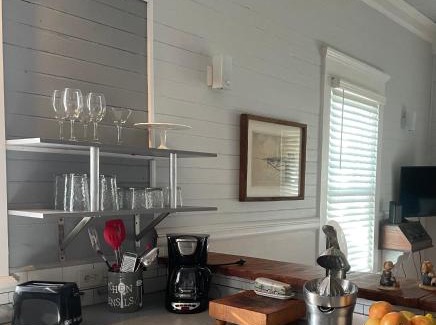 Downtown Historic District Casa | 150 year old Restored Lincolnville cottage