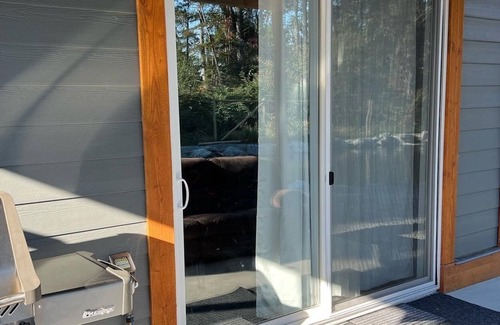 Shawnigan Lake Casa | 1500 sq ft Deluxe suite with swimming pond. Minutes to Shawnigan Lake