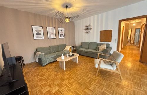 Sahlkamp Apartamento | 150qm-6 Rooms-Free Privat Parking-2 Bathrooms-Wifi-Yihapartment