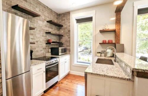 Eureka Springs Historic District Casa | 151 Spring Downtown Eureka Springs Suite E