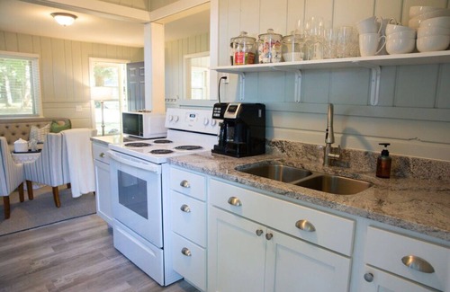Muskegon Cabina | 1519 N Scenic Dr, Muskegon, MI, 49445, US
