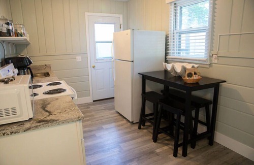 Muskegon Cabina | 1519 N Scenic Dr, Muskegon, MI, 49445, US
