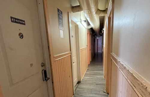 Downtown San Francisco Cabina | 152 6th st Unit #14