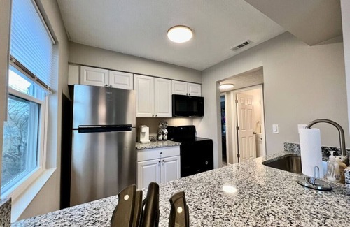 Middletown Condominio | 1520 E Bonita · TWO Bedroom in Middletown w FREE Private Laundry