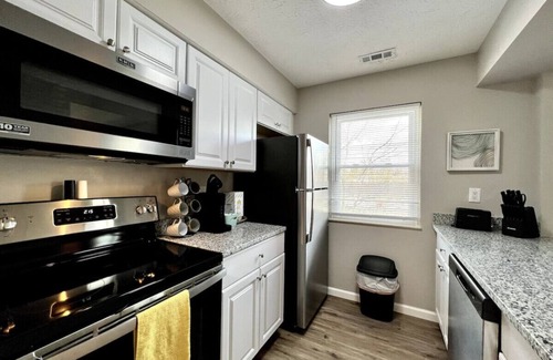 Middletown Condominio | 1520 J Bonita · TWO Bedroom Gem in Middletown w Private Laundry