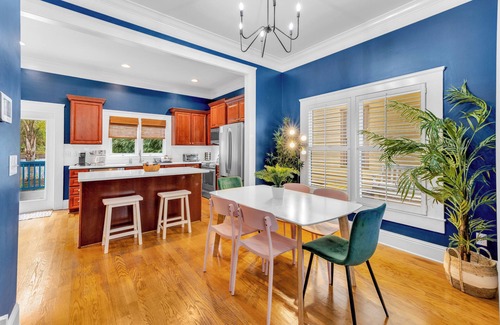 Urban Core Casa | 1537- 1 Mile to Vystar, Dailys, Arenas, Entertaining, Pet Friendly, Sleeps 10