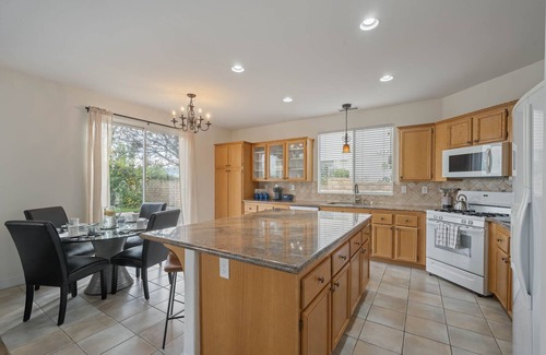 Castaic Casa | 158 Majestic views with 4 bedrooms near Magic Mountain