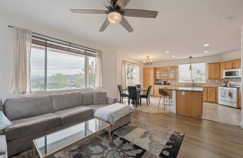 Castaic Casa | 158 Majestic views with 4 bedrooms near Magic Mountain