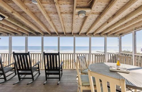 Folly Beach Casa | 1589 E Ashley Wayward Whims Oceanfront Classic Folly Cottage