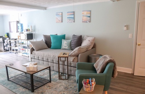 Weaverville Apartamento | 15min from downtown. Perfect couples vacation, Porch, patio. Pet-friendly!