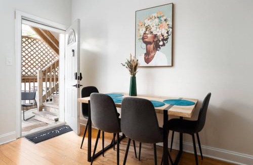 East Garfield Park Apartamento | 15mins DT Wicker Park Gem Sleeps 7 FreePark