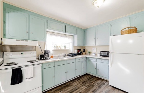 West Columbia Casa | 15mins to Downtown- Adorable on Taylor, Both Units