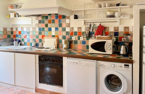 Antibes Old Town Apartamento | 16. A bright gem on the top floor in the Old Town, with a sunny terrace