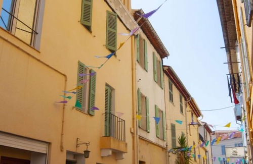Antibes Old Town Apartamento | 16. A bright gem on the top floor in the Old Town, with a sunny terrace
