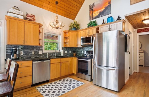 Weaverville Casa | 16 mi to DT, Hot Tub, Fire Pit, FP, Secluded