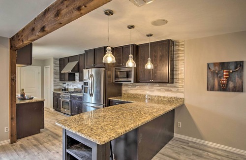 Garland Casa | 16 Mi to Lake Ray Hubbard: Garland Family Home