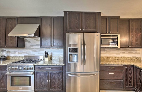 Garland Casa | 16 Mi to Lake Ray Hubbard: Garland Family Home