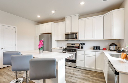 Norristown Casa | 16 Mi to the Franklin Institute: Home w/ Deck!