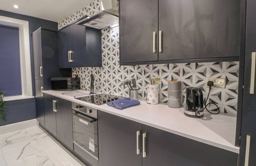 South Shields Cabaña | 16 SEAFIELD TERRACE, pet friendly, with hot tub in South Shields