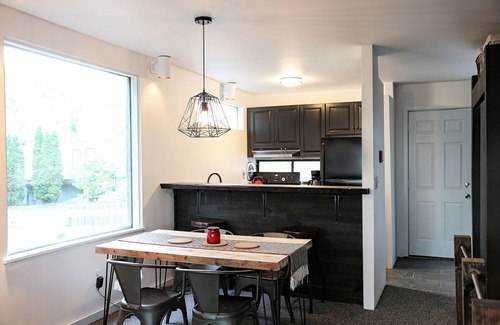 Warren Condominio | 16 Village Run... 2 Bedroom Condo by RedAwning