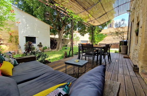 Ledenon Casa | 160m² village house with intimate enclosed garden + swimming pool