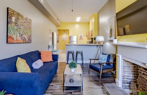 Central Business District Apartamento | 161 State St Unit A (Lower Right) · Amazing Downtown Duo! 2 Bed / 1.5 Baths. 1100Sq FT